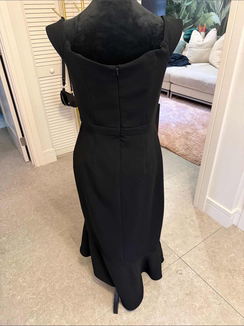 Aqua Elegant Black Cap-Sleeve Sheath Dress size 6 - Picture 4 of 7